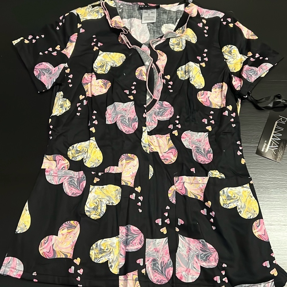Cherokee Runway‎ Scrub Top Black Pink Yellow Marbled Heart Print 100% Cotton S
